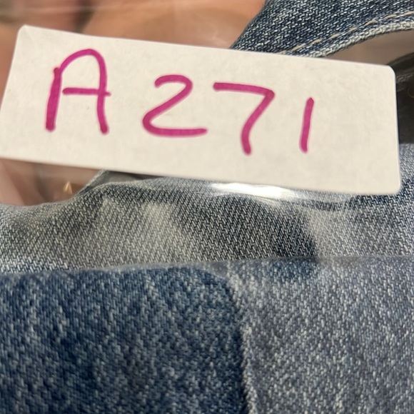 NWT Girls Overalls Blue Light Wash XL. (14)
Denim Rompers Adjustable, distressed - Picture 14 of 14